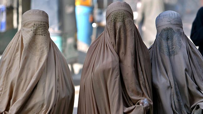 moroccan-authorities-raid-burqa-stores