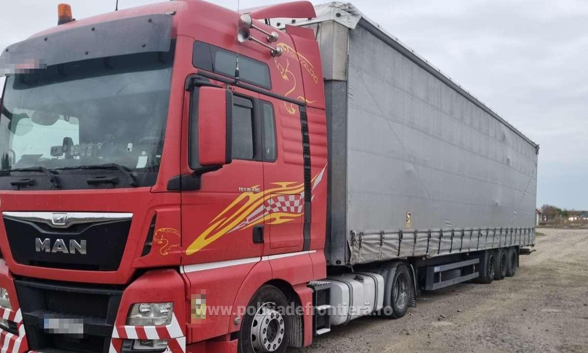 TIR încărcat cu 15 tone de gunoaie aduse din Germania, oprit la intrarea în România