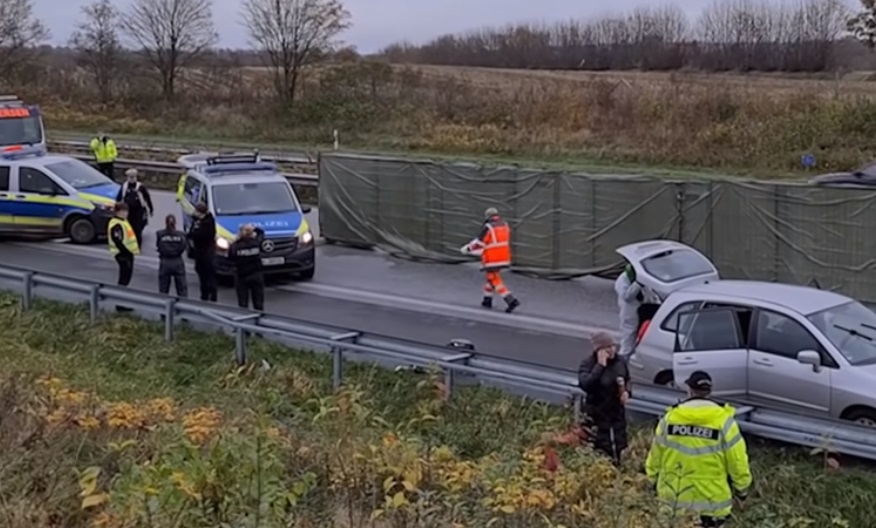 Femeie din Germania, înjunghiată și lăsată de soț să fie călcată de mașini pe autostradă
