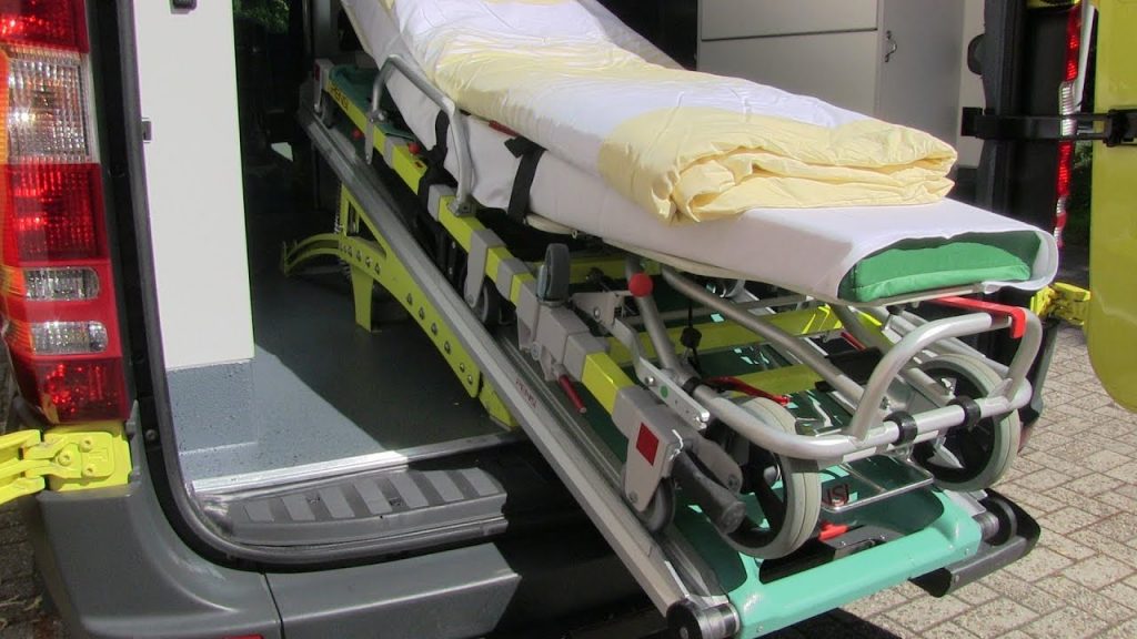 Foto: Scoaterea unei targi din ambulanta