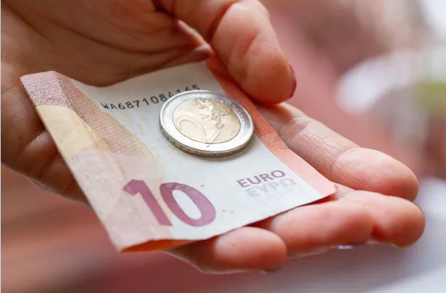 Salariul minim 12 euro aproape aprobare