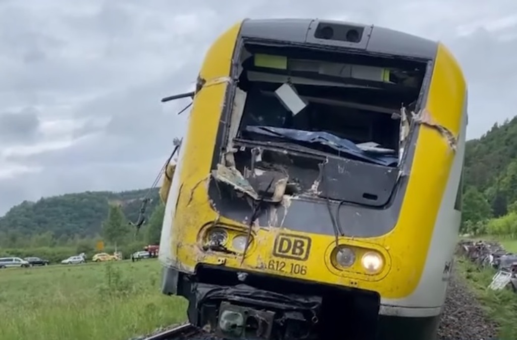 coliziune tren autobuz blaustein