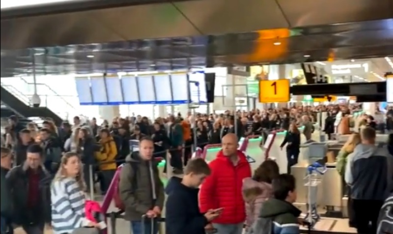 Aeroportul Schiphol zboruri întârziate anulate