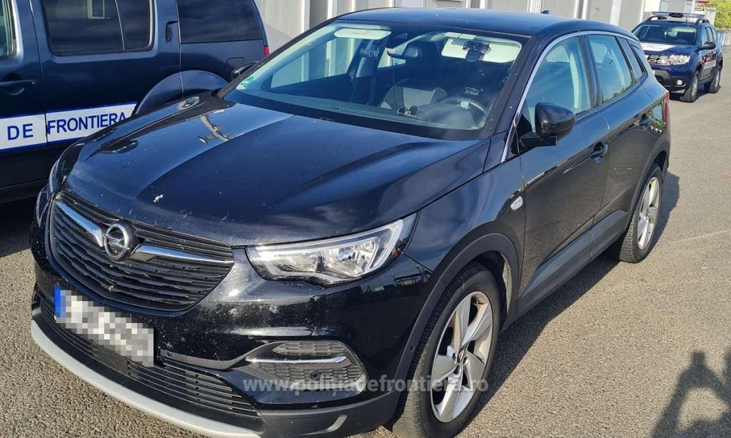 Opel Grandland X furat din Germania