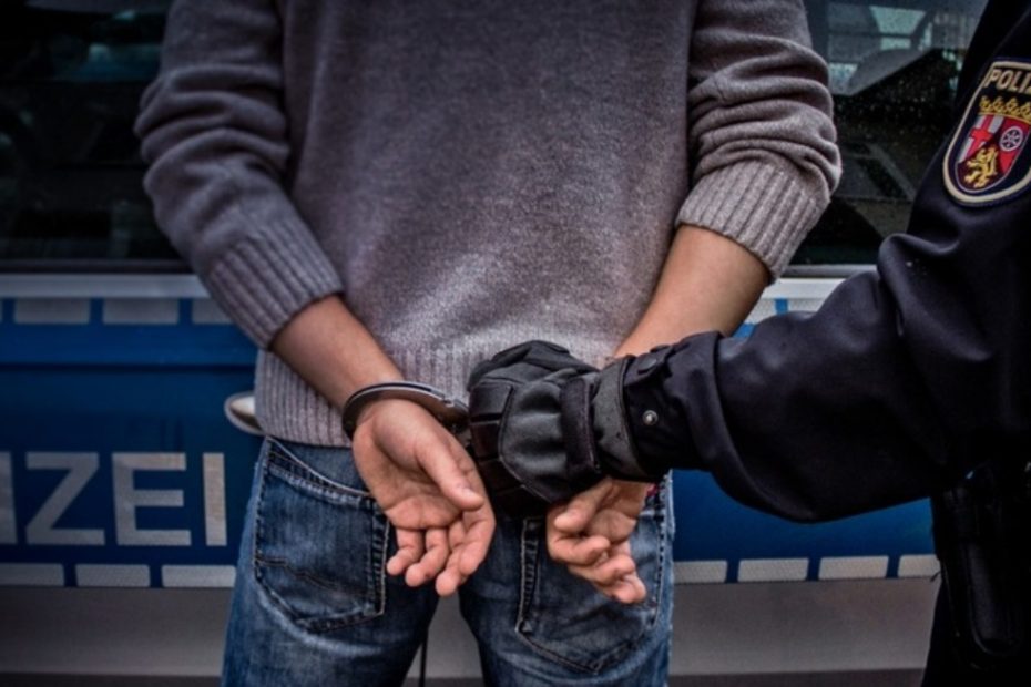 Român arestat pentru furt și ultraj