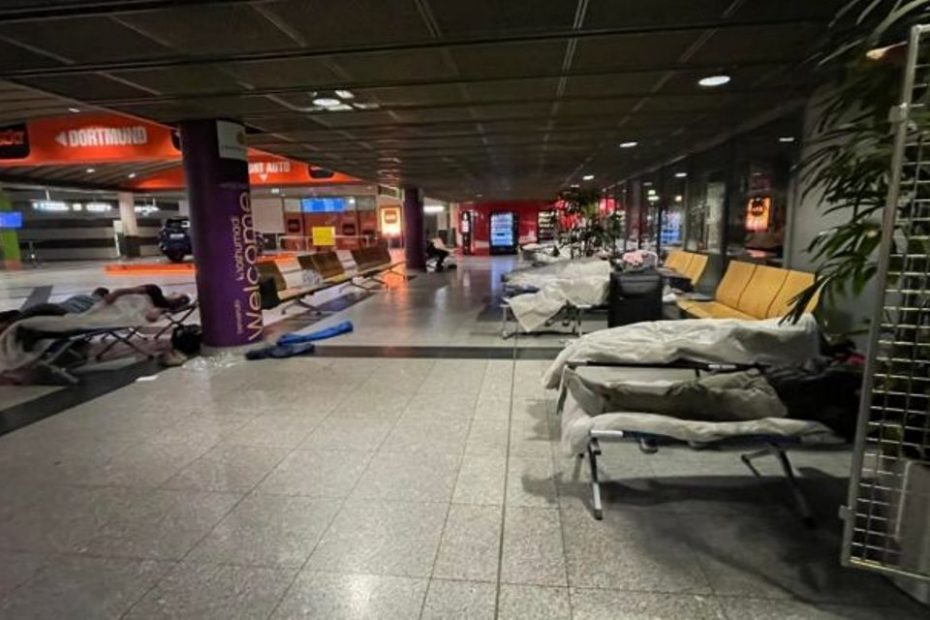 Români blocați pe aeroportul din Dortmund