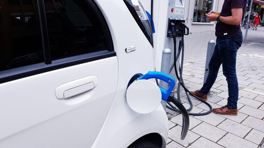Germania reduce subvențiile pentru mașini electrice