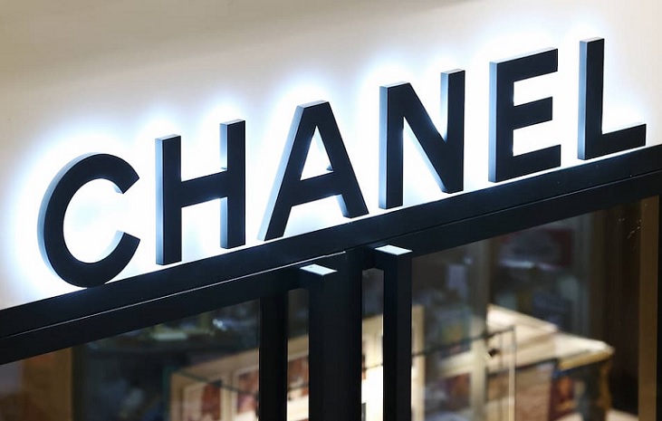 Tentativă spargere fabrica Chanel român condamnat