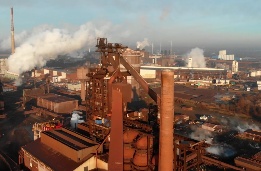 ArcelorMittal își restrânge activitatea