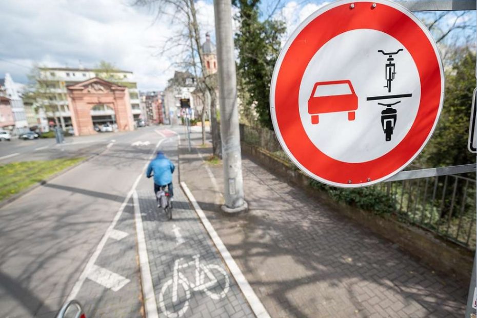 Semn interdicție mașină bicicletă motocicletă