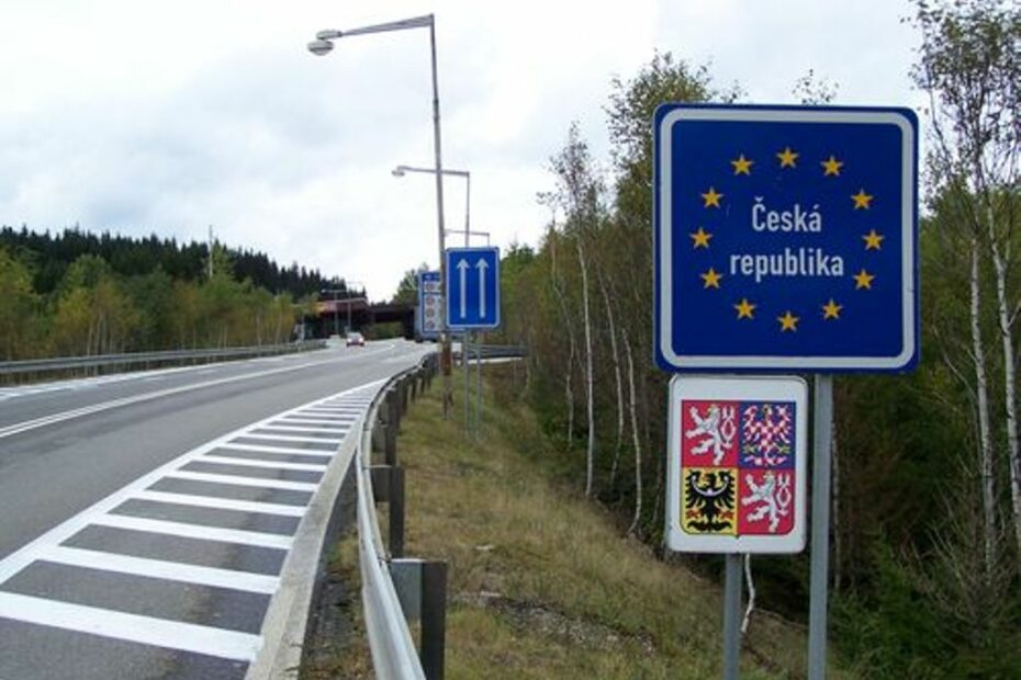 Cehia prelungește controalele la frontiera cu Slovacia