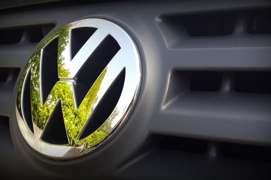 Volkswagen investește masiv în motoarele cu ardere.