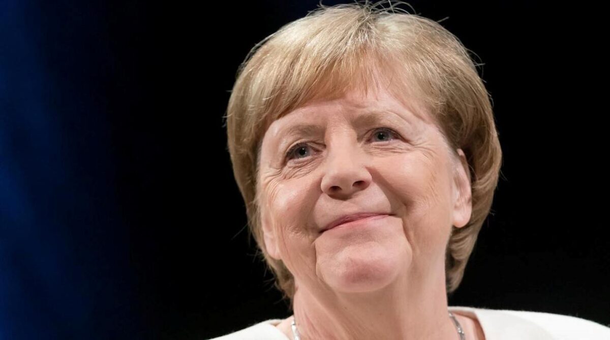 Angela Merkel se ocupă cu scrierea memoriilor