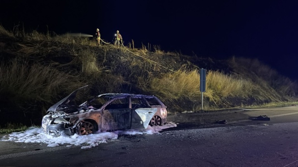 Mașina unui român cuprinsă de flăcări pe A4 în Germania