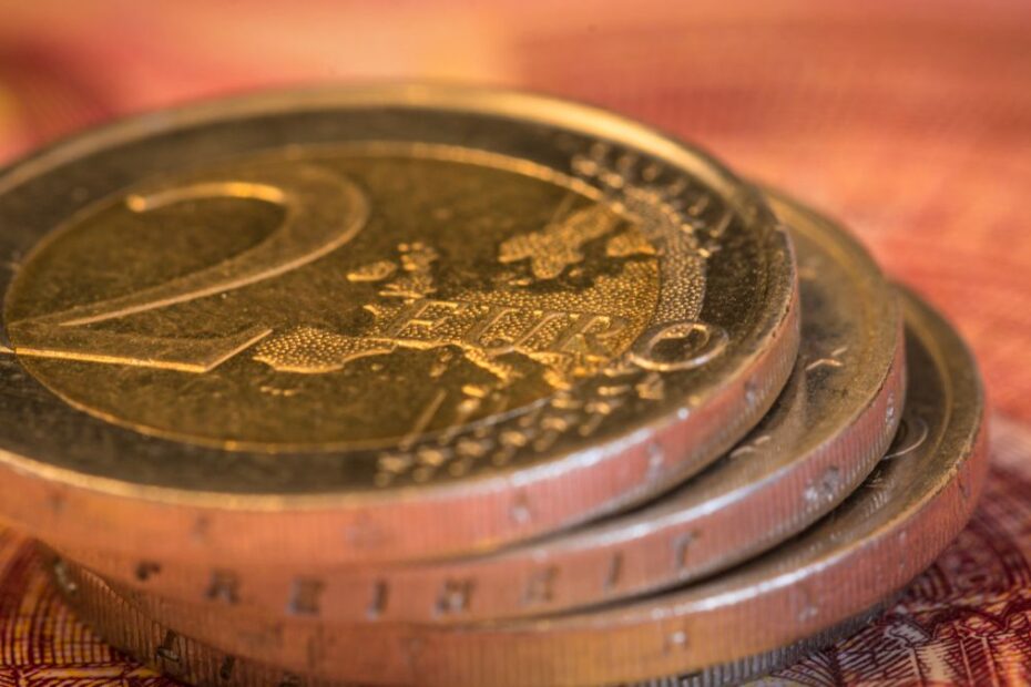Noua monedă spaniolă începe să fie utilizată din iulie