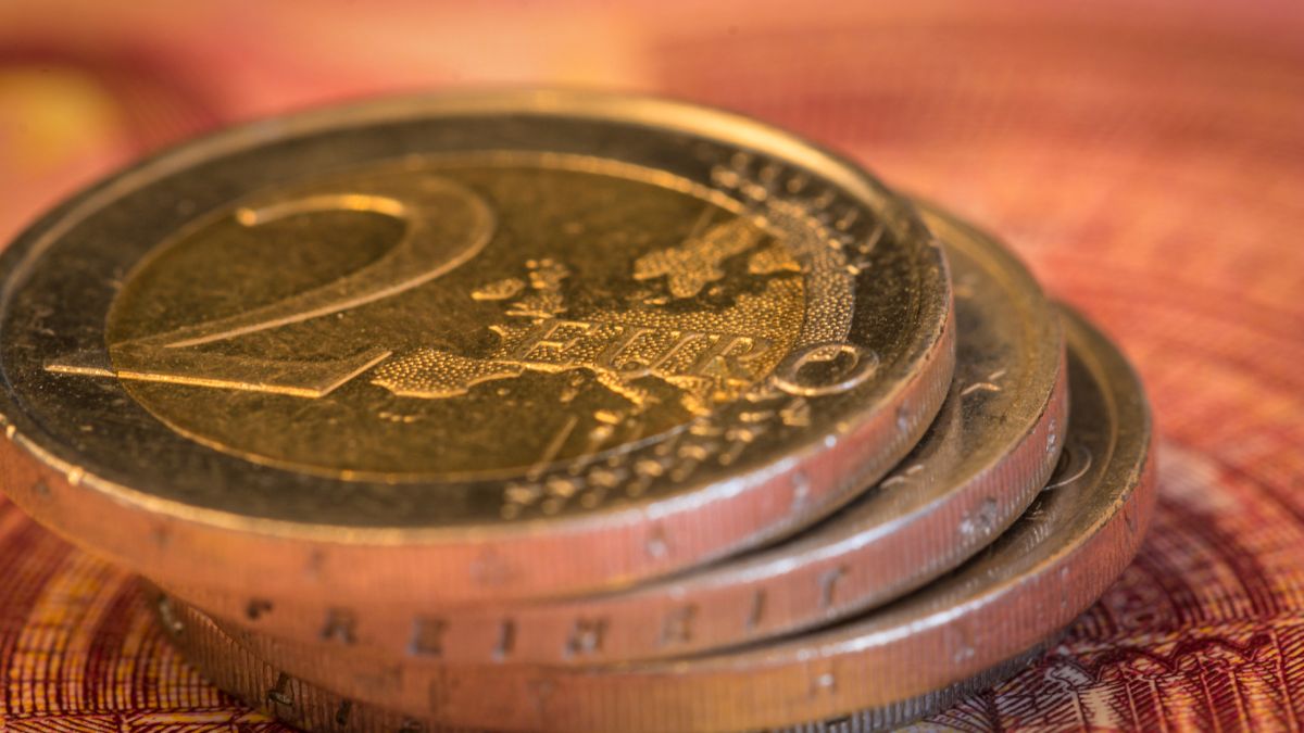 Noua monedă spaniolă începe să fie utilizată din iulie