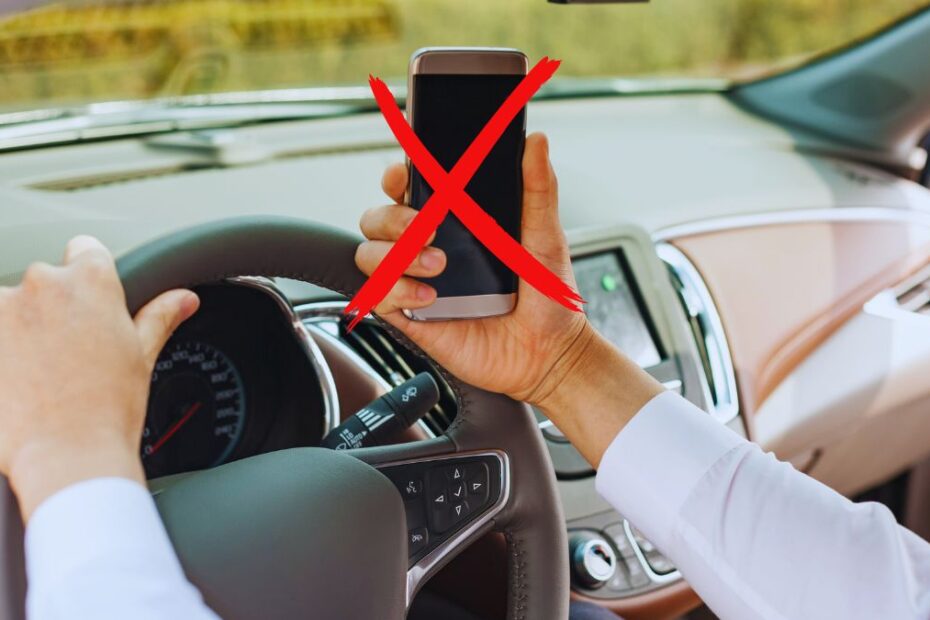 Amenzi și puncte luate dacă folosiți telefonul mobil când conduceți