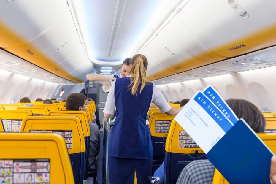 Avertisment Ryanair pentru călătorii care rezervă zboruri online