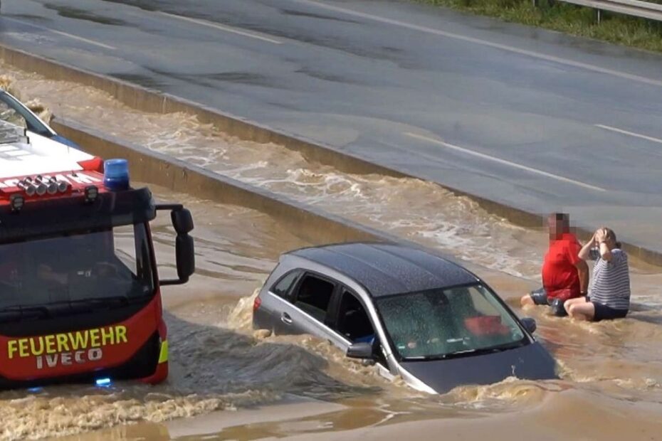 Inundații pe A2 în Germania
