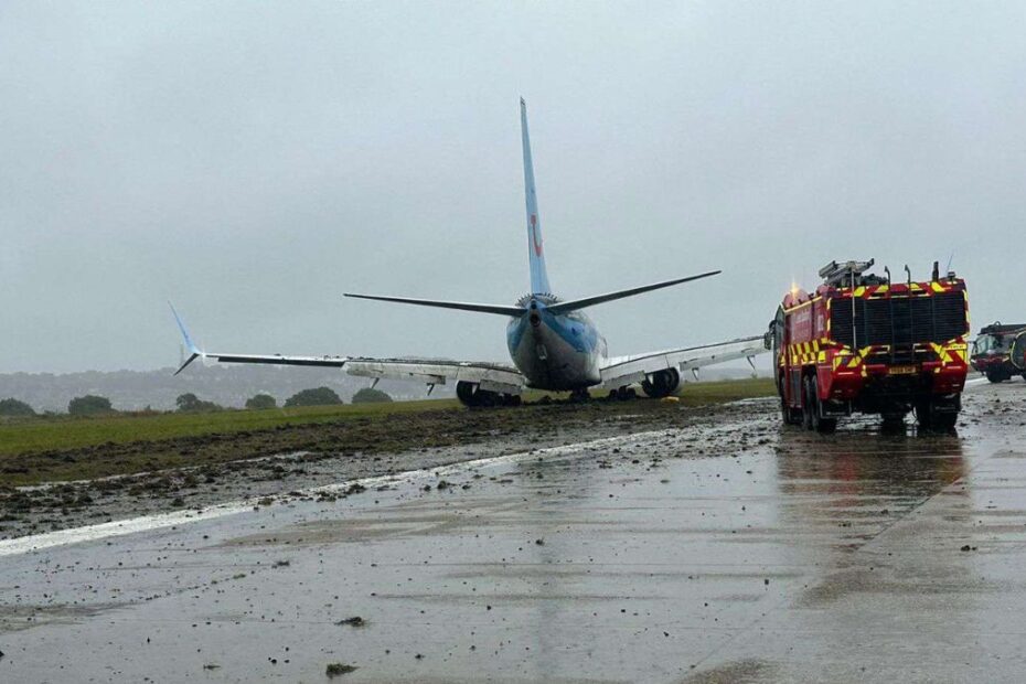 Avionul a derapat de pe pistă în timpul furtunii