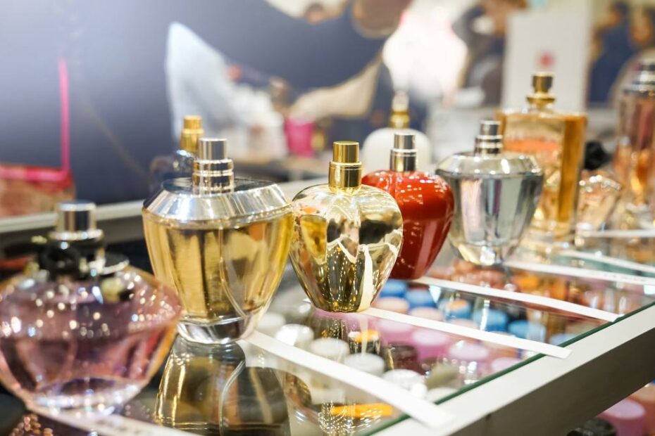 Parfum pe gât: adevăr sau mit viral? Medicii explică