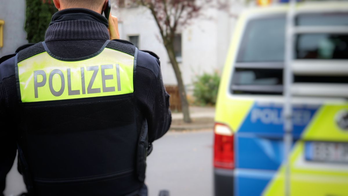 politist german scuipat de un roman in Essen