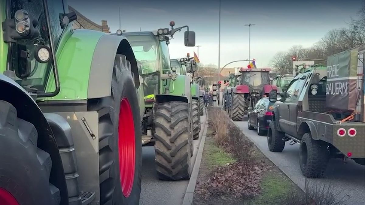 Fermierii blochează accesul către porturi