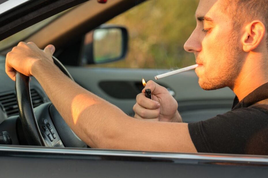 Pericolul fumatului la volan