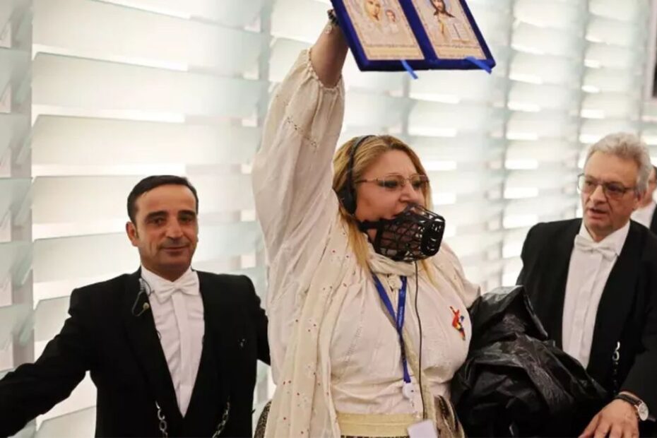 Diana Șoșoacă, scoasă afară din Parlamentul European