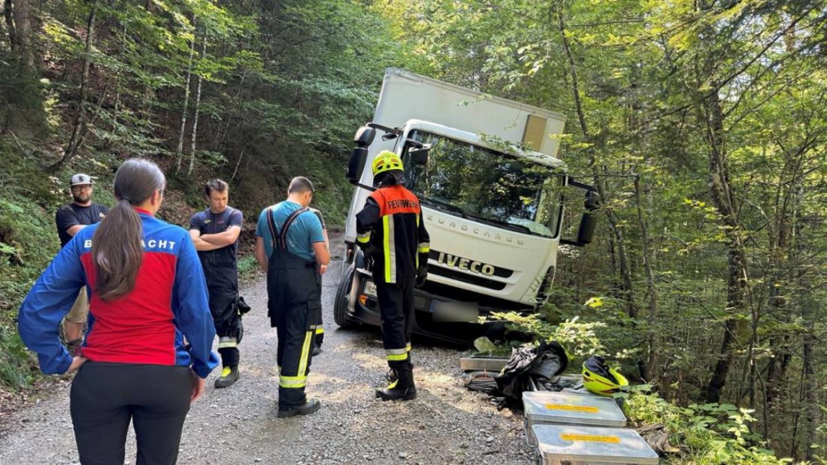 Blocat cu camionul pe un traseu montan