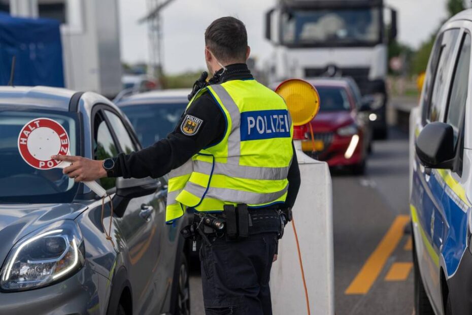 Români depistați cu amenzi neplătite pe A6