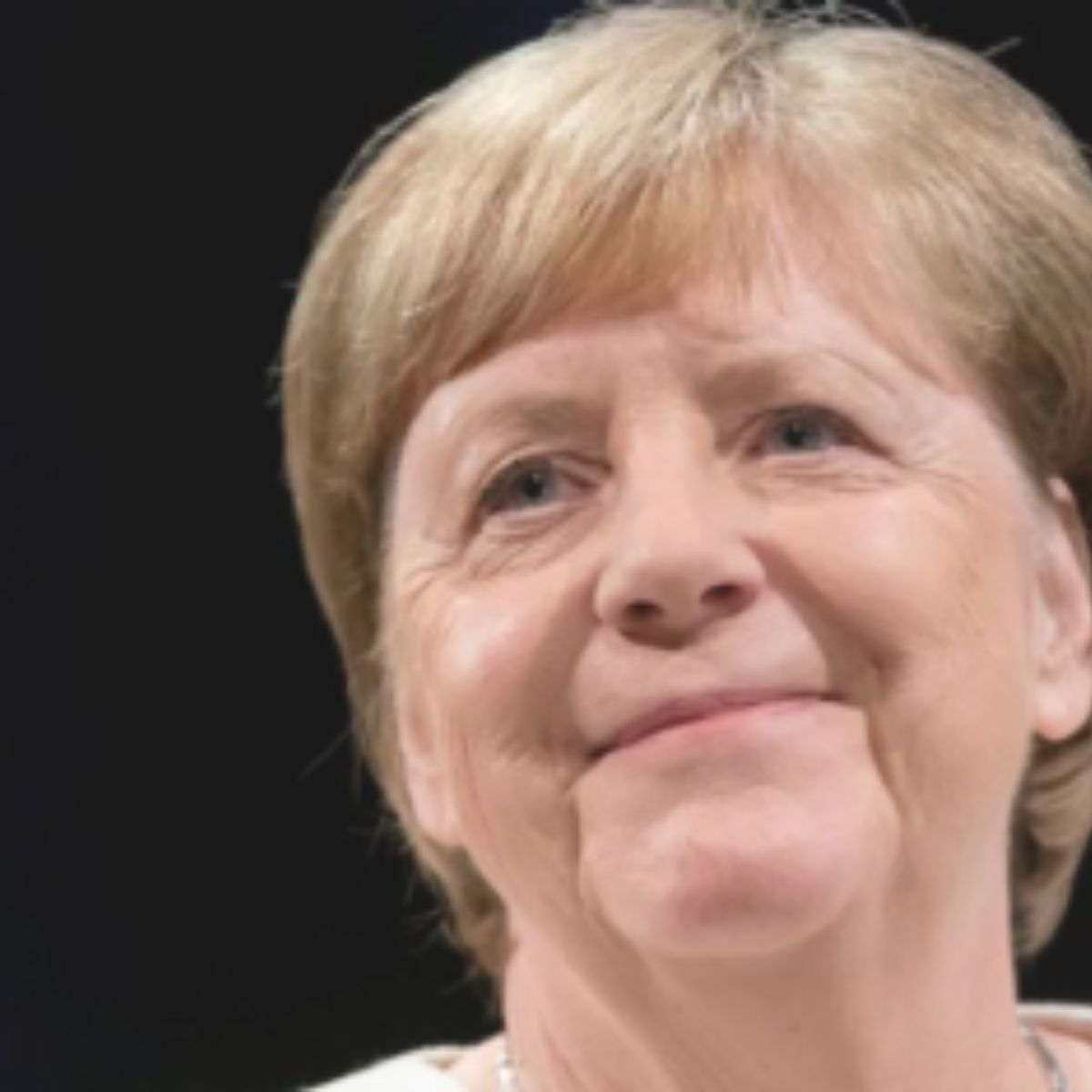 câți bani primește pensie Angela Merkel