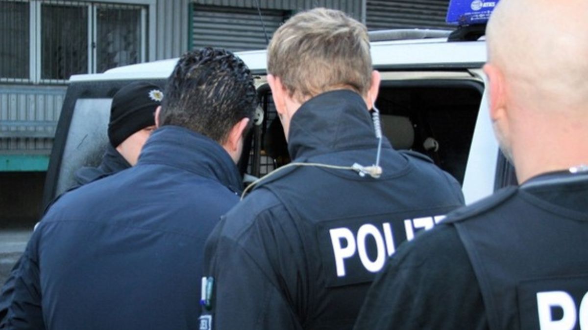 Un român supărat s-a dezbrăcat într-o secție de votare