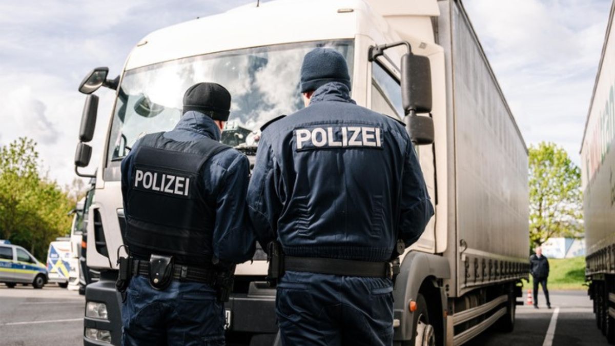 Friteuze furate dintr-un camion înmatriculat în România