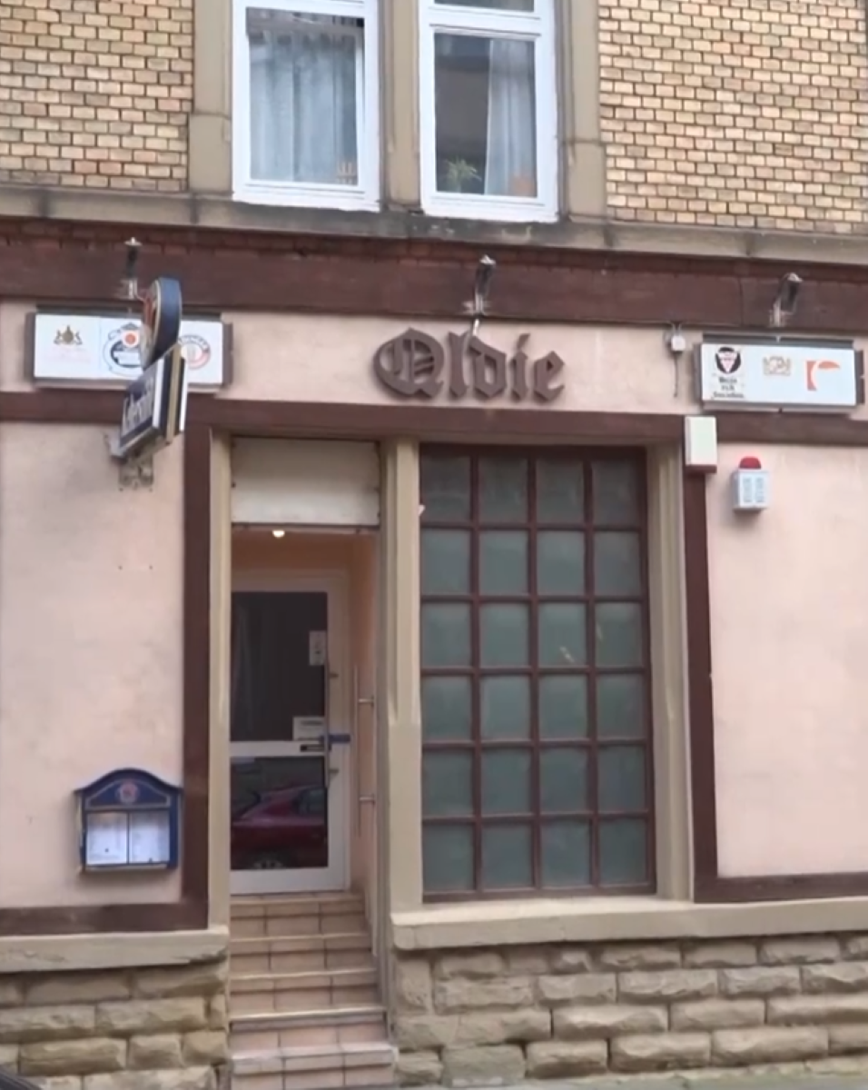 Românul din Germania care și-a zidit fosta iubită a fost condamnat. Foto: Intrarea în localul în care a zidit-o