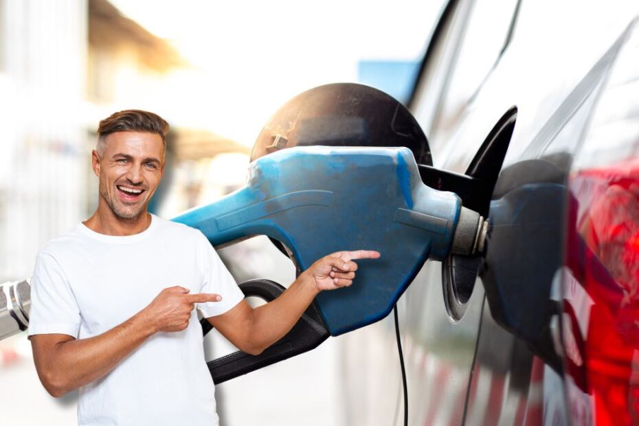 Motorul cu ardere internă fără CO2. Foto: alimentare mașină