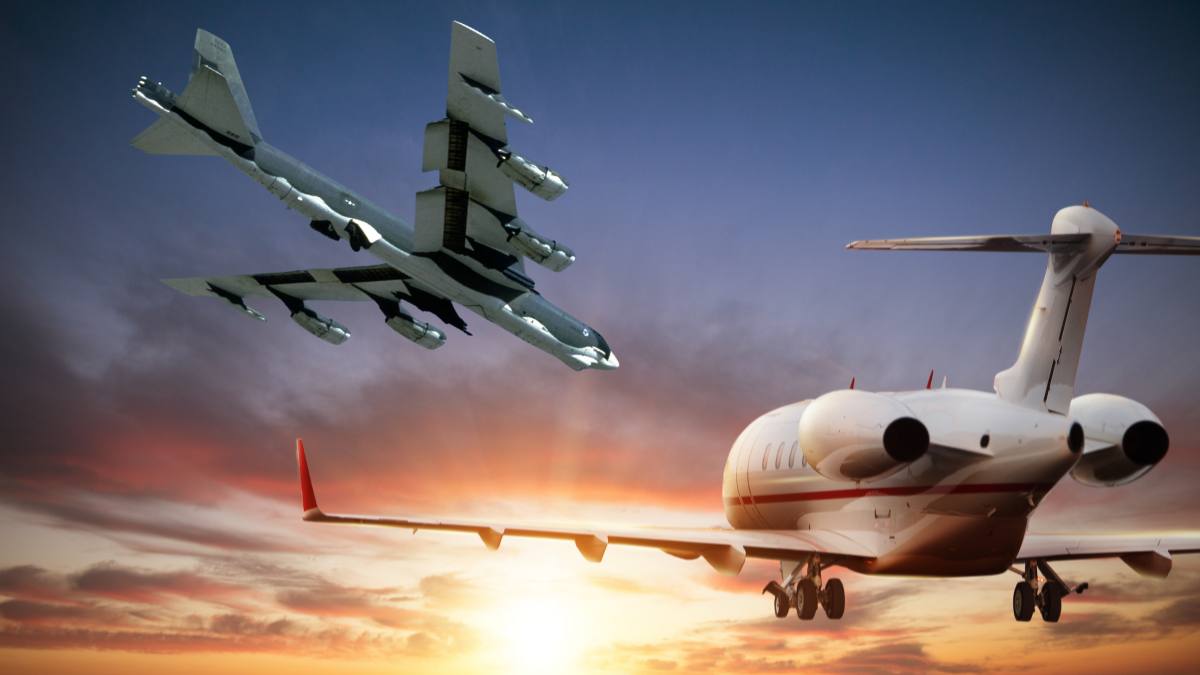 Avion cu pasageri coliziune cu un bombardier militar
