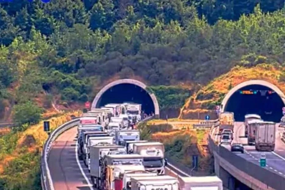 Accident tragic pe autostrada A1: 3 persoane au murit, printre răniți se află și un copil mic