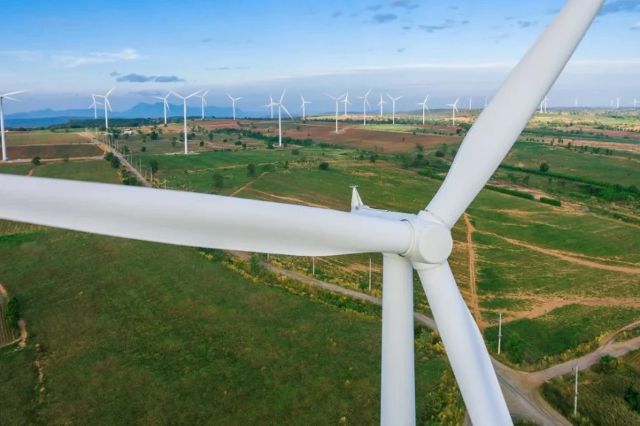 Germania a început demolarea celebrelor turbine eoliene