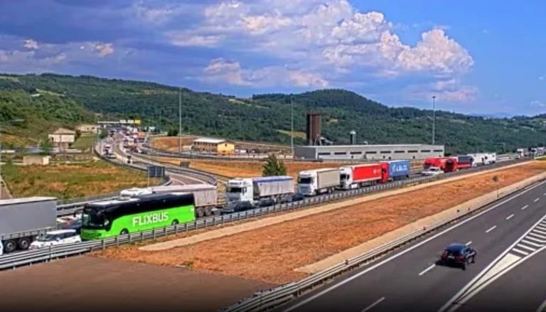 Accident tragic pe autostrada A1: 3 persoane au murit, printre răniți se află și un copil mic