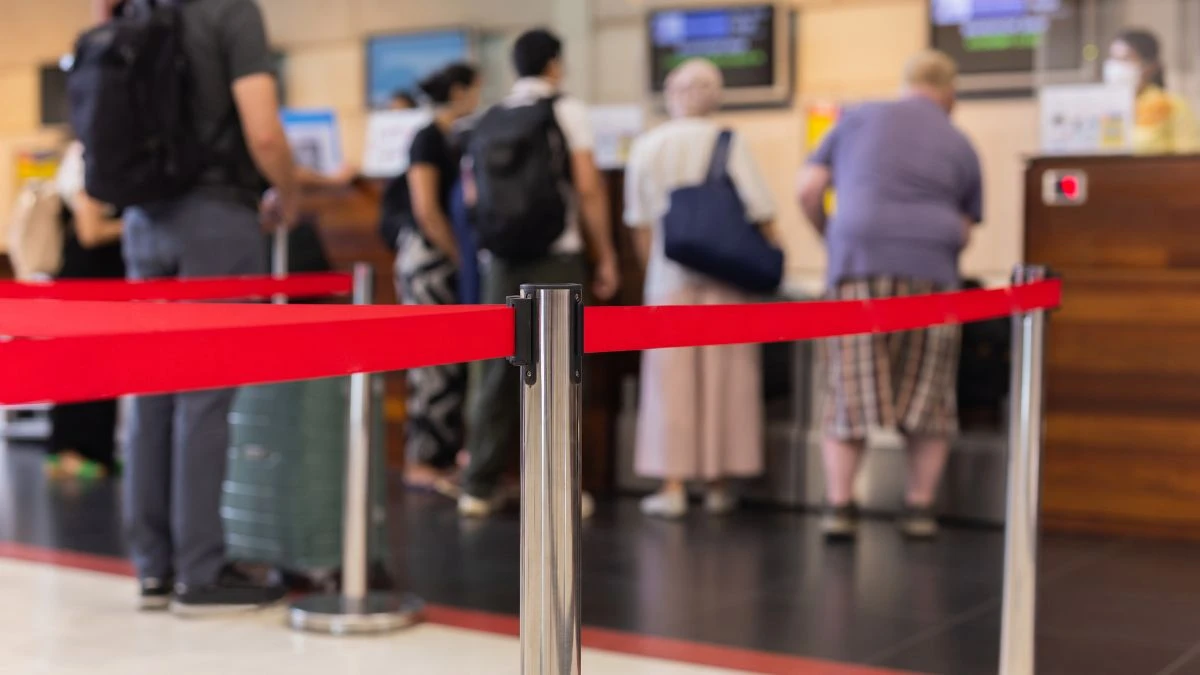Koniec ze zdejmowaniem butów podczas kontroli bezpieczeństwa Foto: pasażerowie przy stanowiskach odprawy