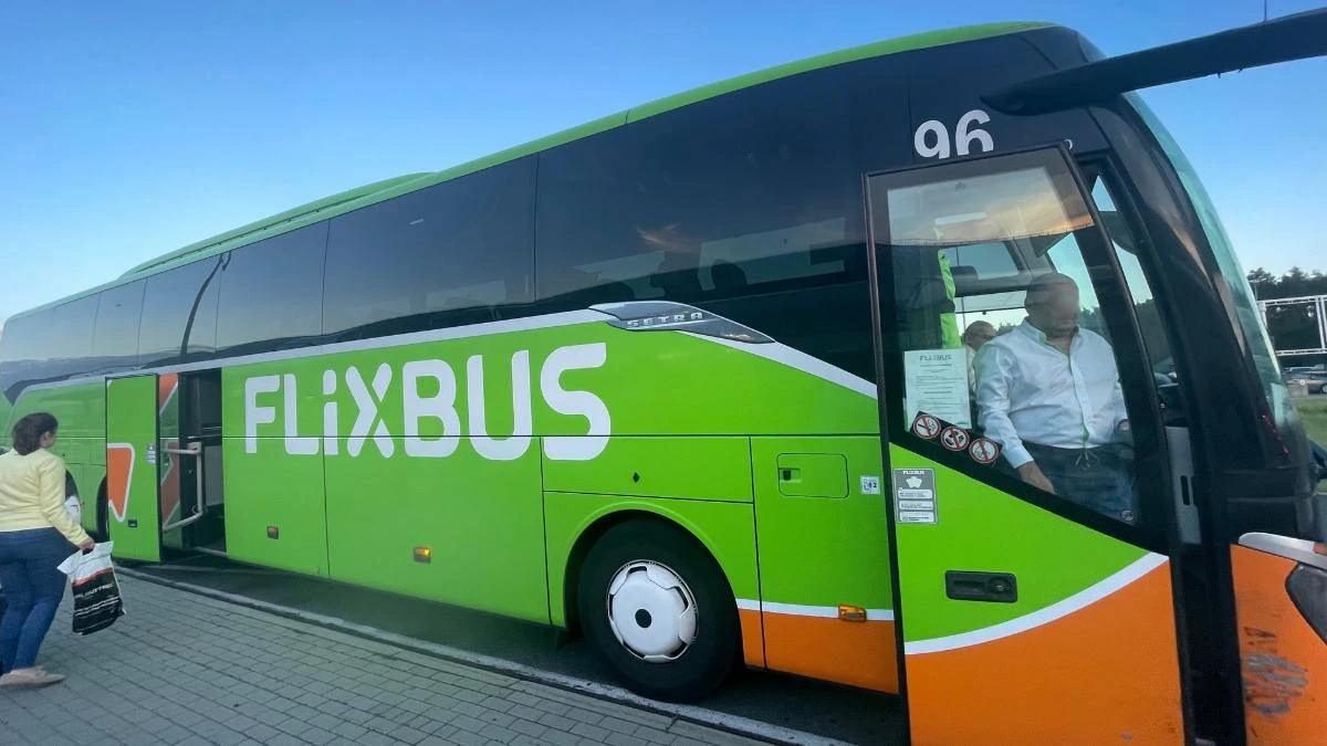 Wypadek Flixbusa na A19 w Niemczech foto: autobus flixbus