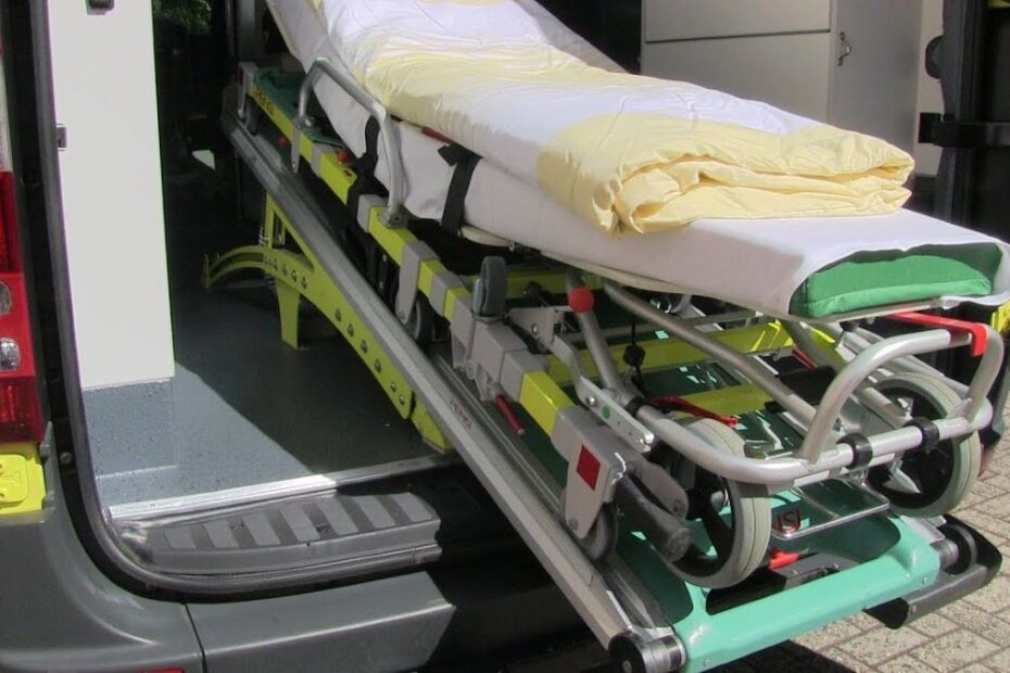 Foto: Scoaterea unei targi din ambulanta