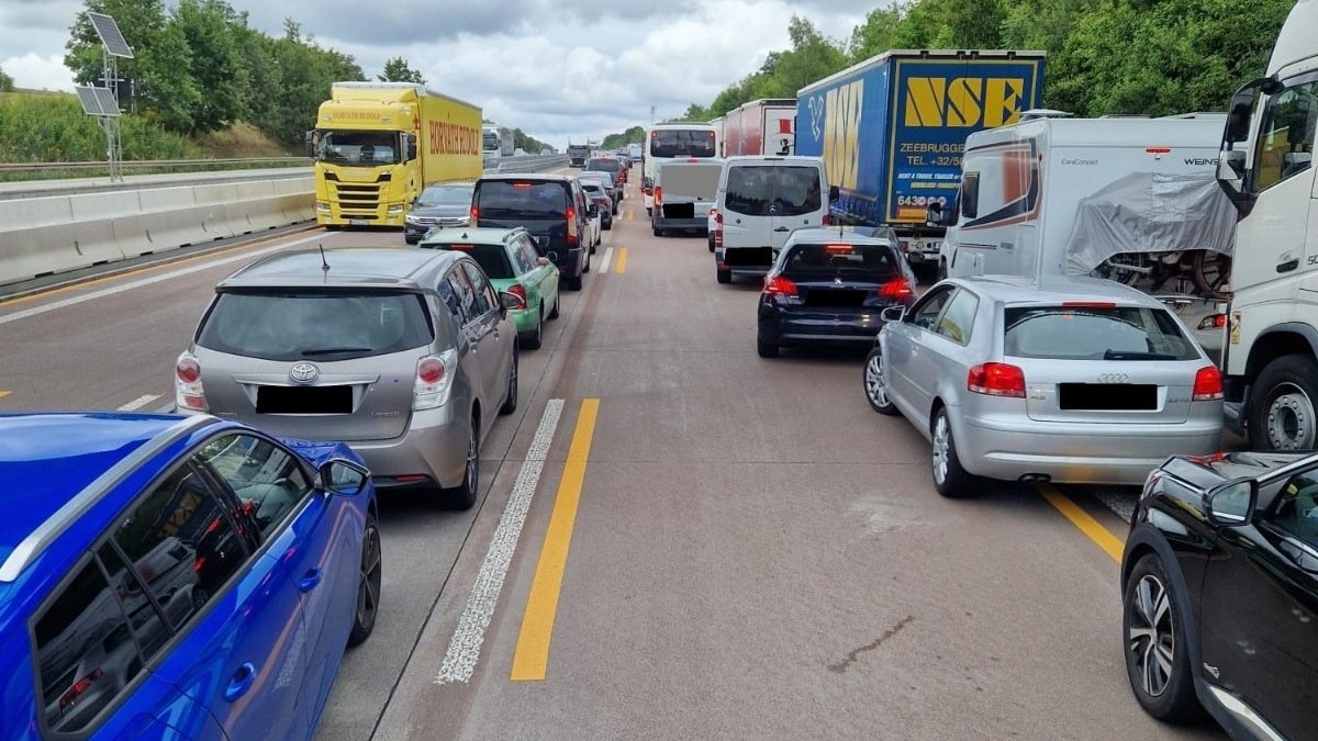 Accident grav pe A4 în Germania banda de urgență blocată