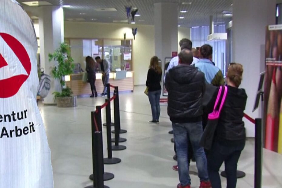 Coadă la Agenția pentru Ocuparea Forței de Muncă în Germania