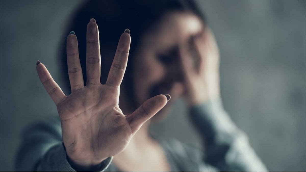 Chiriașă agresată sexual de proprietar