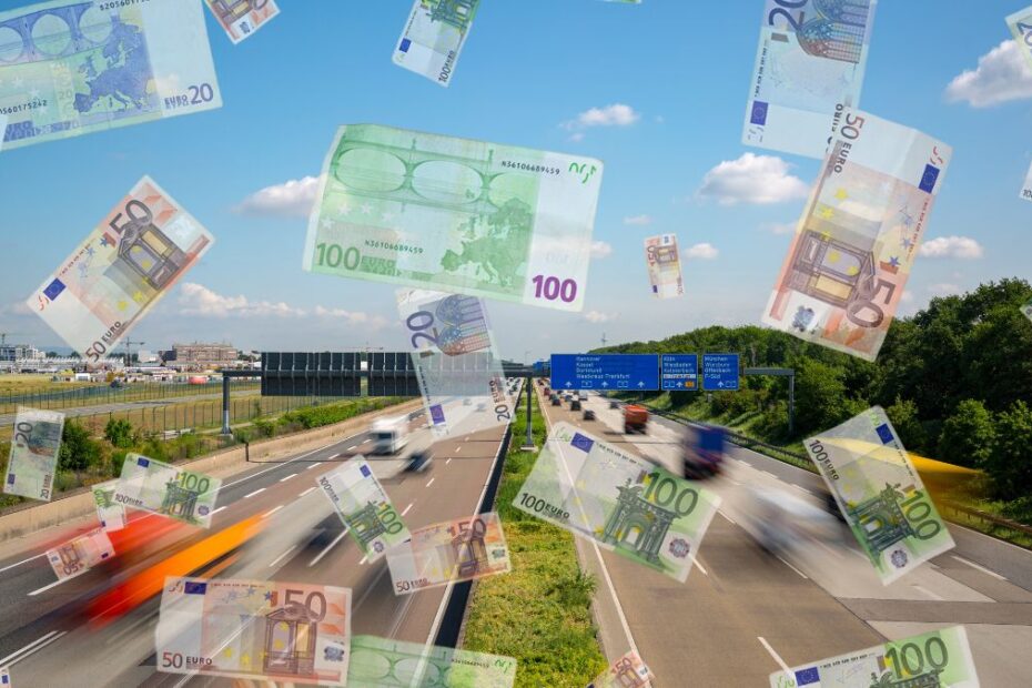 Ploaie cu „bancnote euro” pe autostrada A1