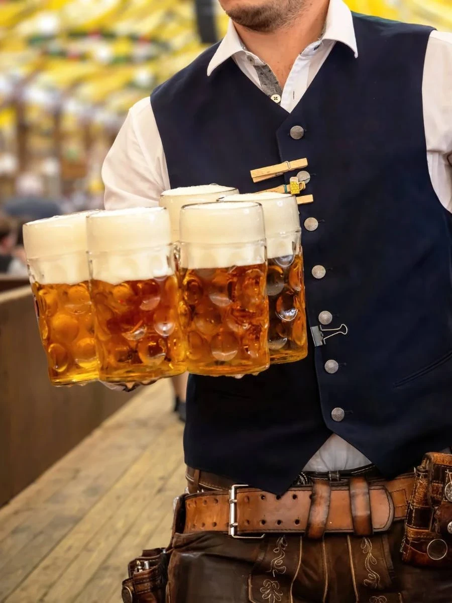 Ile zarabia kelnerka na Oktoberfeście