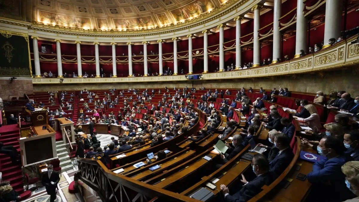 Politica nel caos, il Premier ha annunciato le sue dimissioni: cosa succede ora