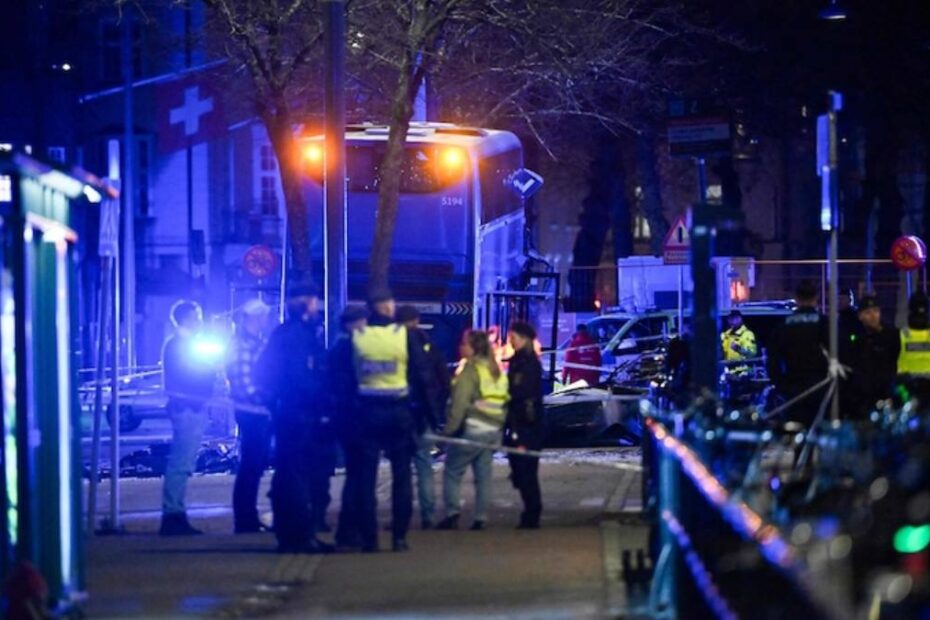 accident autobuz Stockholm stație morți